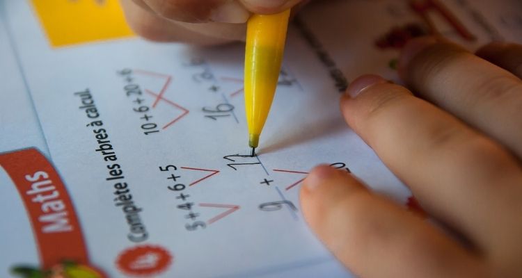 tai-sao-con-ban-can-gia-su-vce-math (2).jpg